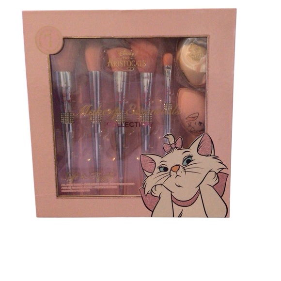 Disney Other - Disney The Aristocats Marie 5 Brushes+2 Beauty Blending Sponges Collection. Nib